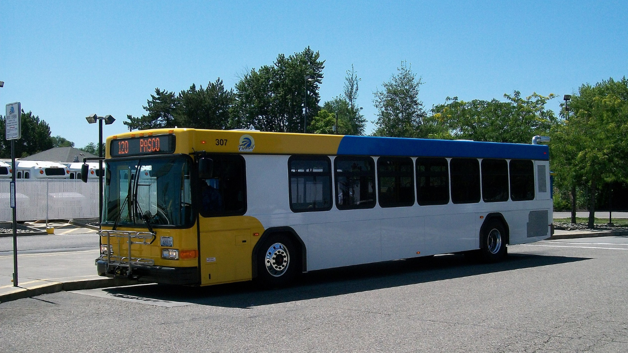 Ben Franklin Transit A Ben Franklin Transit bus bound for Pasco.